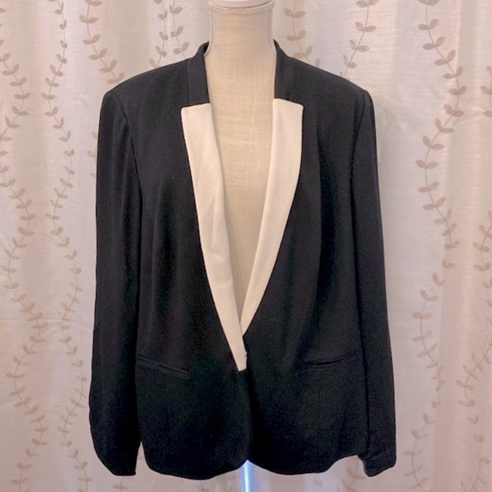 INC international concepts black & Ivory woman’s blazer fully lined knit plus